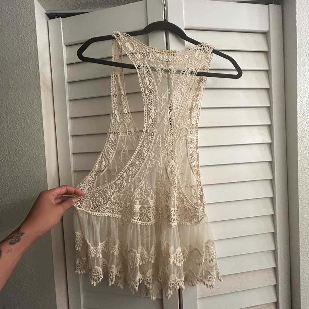 lacy, flowy layering top - Picture 2 of 6